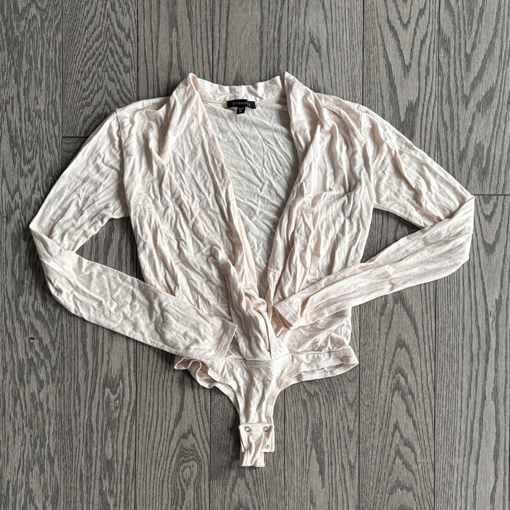 V-Neck Dynamite Bodysuit🤍💫